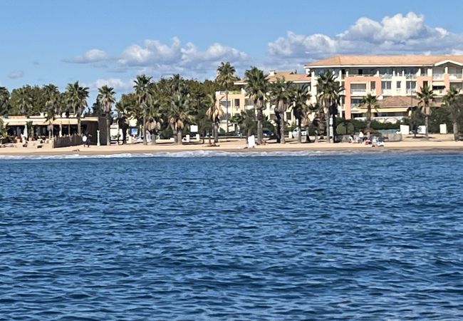 Appartement à Fréjus - Port FREJUS Appartement d'exception  3 Pièces de 64 m2 Balcon vue mer, climatisé, avec piscine WIFI 6 Personnes Appartement à Fréjus - Port FREJUS Appartement d'exception  3 Pièces de 64 m2 Balcon vue mer, climatisé, avec piscine WIFI 6 Personnes