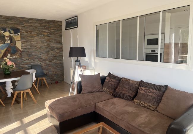 Appartement à Fréjus - Port FREJUS Appartement d'exception  3 Pièces de 64 m2 Balcon vue mer, climatisé, avec piscine WIFI 6 Personnes Appartement à Fréjus - Port FREJUS Appartement d'exception  3 Pièces de 64 m2 Balcon vue mer, climatisé, avec piscine WIFI 6 Personnes
