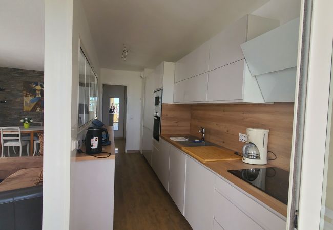 Appartement à Fréjus - Port FREJUS Appartement d'exception  3 Pièces de 64 m2 Balcon vue mer, climatisé, avec piscine WIFI 6 Personnes Appartement à Fréjus - Port FREJUS Appartement d'exception  3 Pièces de 64 m2 Balcon vue mer, climatisé, avec piscine WIFI 6 Personnes