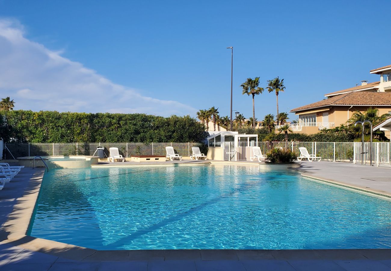 Appartement à Fréjus - Port FREJUS Appartement d'exception  3 Pièces de 64 m2 Balcon vue mer, climatisé, avec piscine 6 Personnes
