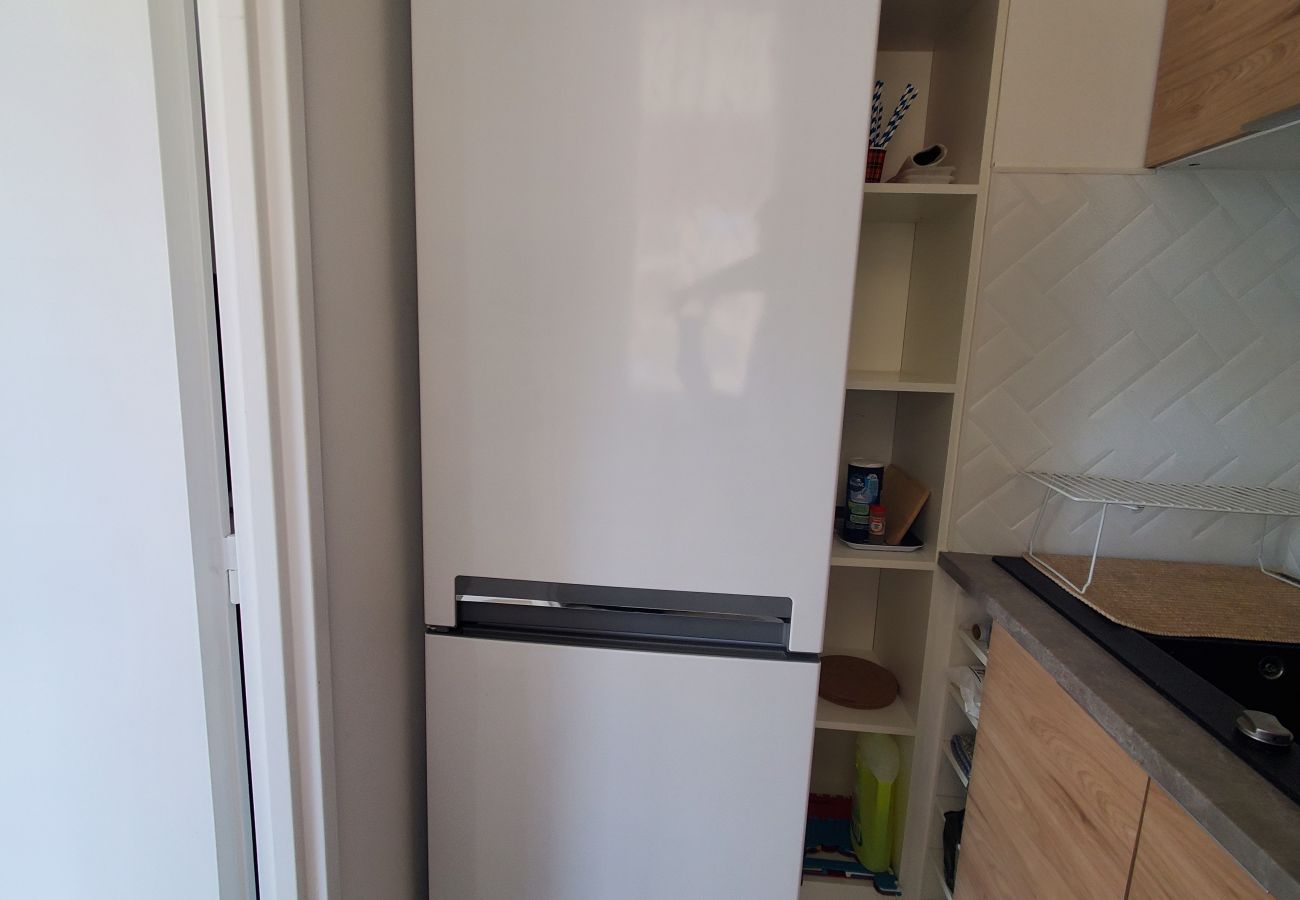 Studio à Fréjus - FREJUS Plage La Miougrano Studio climatisé de 29 m2 pour 2 Adultes et 2 enfants, piscine, WIFI  haut débit et parking