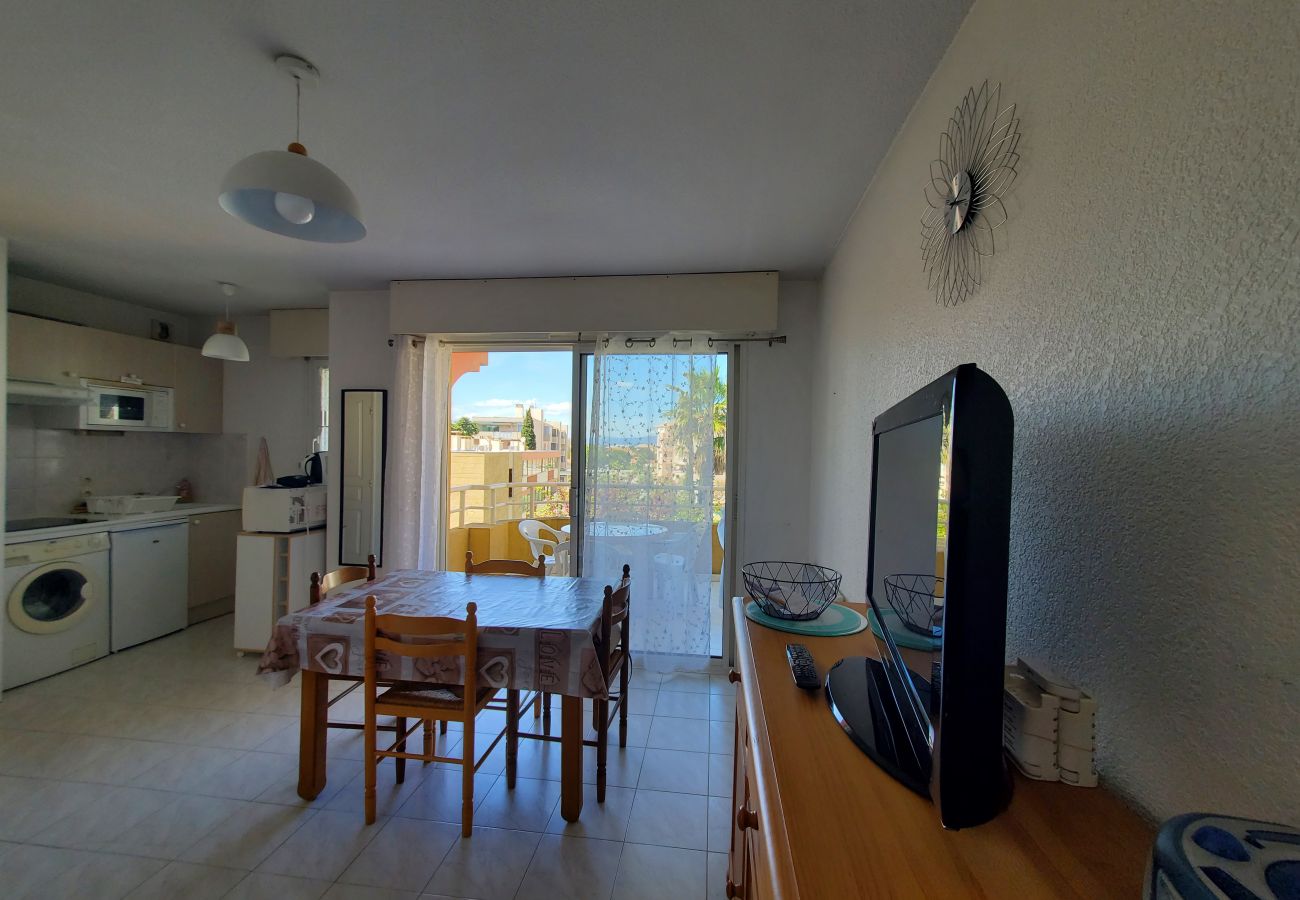 Studio à Fréjus - Port FREJUS Studio avec coin nuit de 30 m2 pour 2 Adultes 2 Enfants avec balcon au calme côté jardin