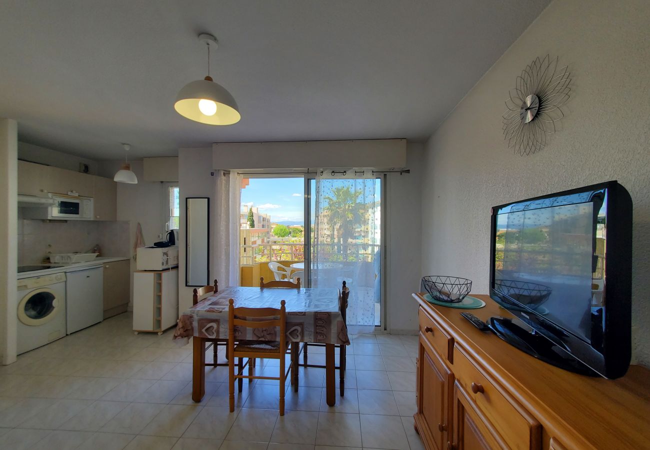 Studio à Fréjus - Port FREJUS Studio avec coin nuit de 30 m2 pour 2 Adultes 2 Enfants avec balcon au calme côté jardin