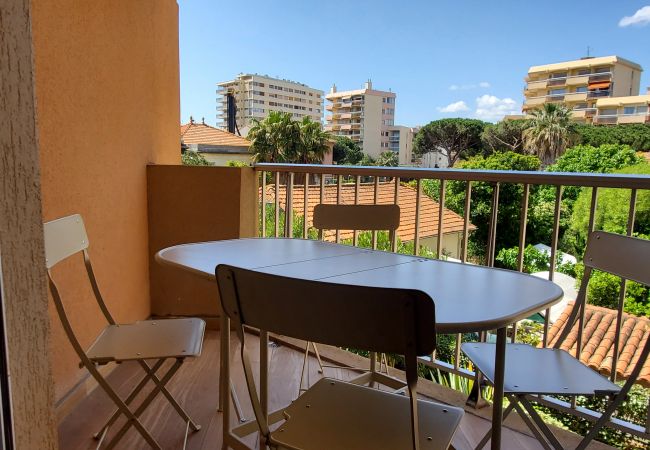 Appartement à Fréjus - FREJUS PLAGE 2 Pièces 32m2 Les Pins maritimes 4 Personnes Balcon sur jardin