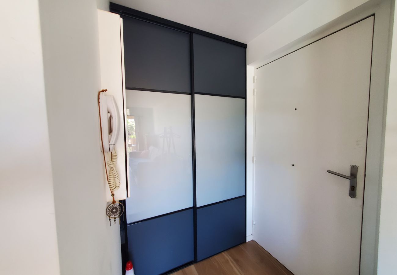 Appartement à Fréjus - FREJUS PLAGE 2 Pièces 32m2 Les Pins maritimes 4 Personnes Balcon sur jardin