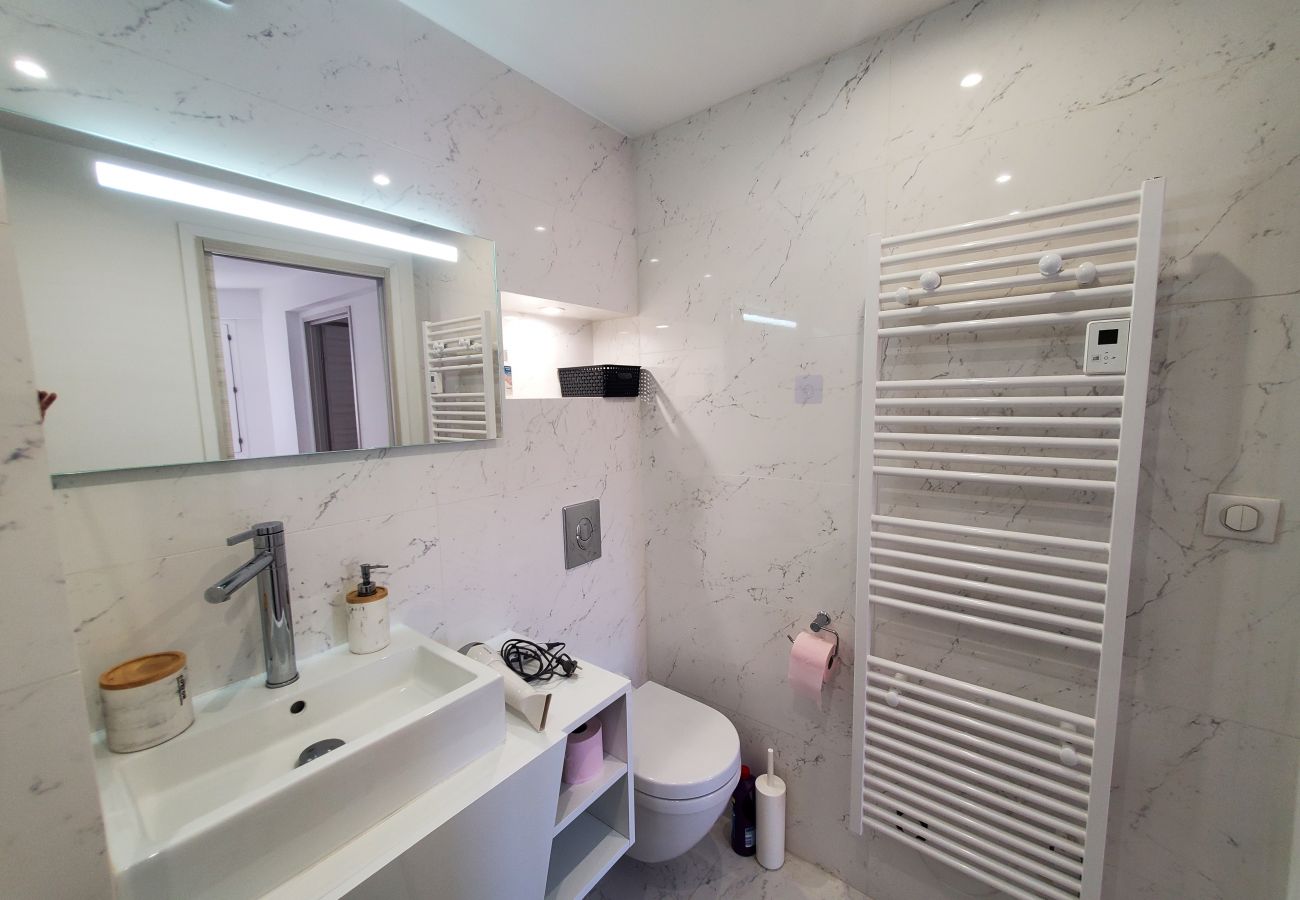 Appartement à Fréjus - FREJUS PLAGE 2 Pièces 32m2 Les Pins maritimes 4 Personnes Balcon sur jardin