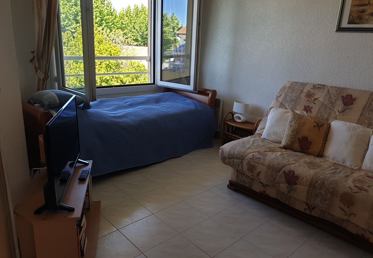 Studio à Fréjus - Port Fréjus 100m des plages et de la base nature, studio 23 m2, 4 couchages, balcon parking privatif