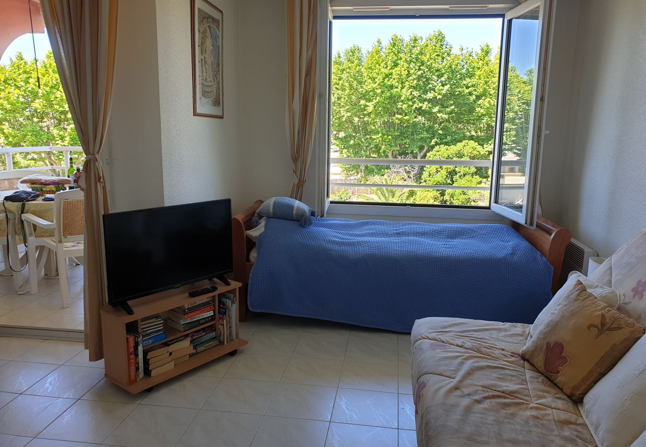 Studio à Fréjus - Port Fréjus 100m des plages et de la base nature, studio 23 m2, 4 couchages, balcon parking privatif