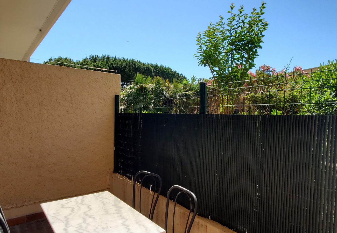 Appartement à Fréjus - FREJUS PLAGE A 50m du front de mer et des plages, duplex de 32m2 avec terrasse capacité 2 personnes 