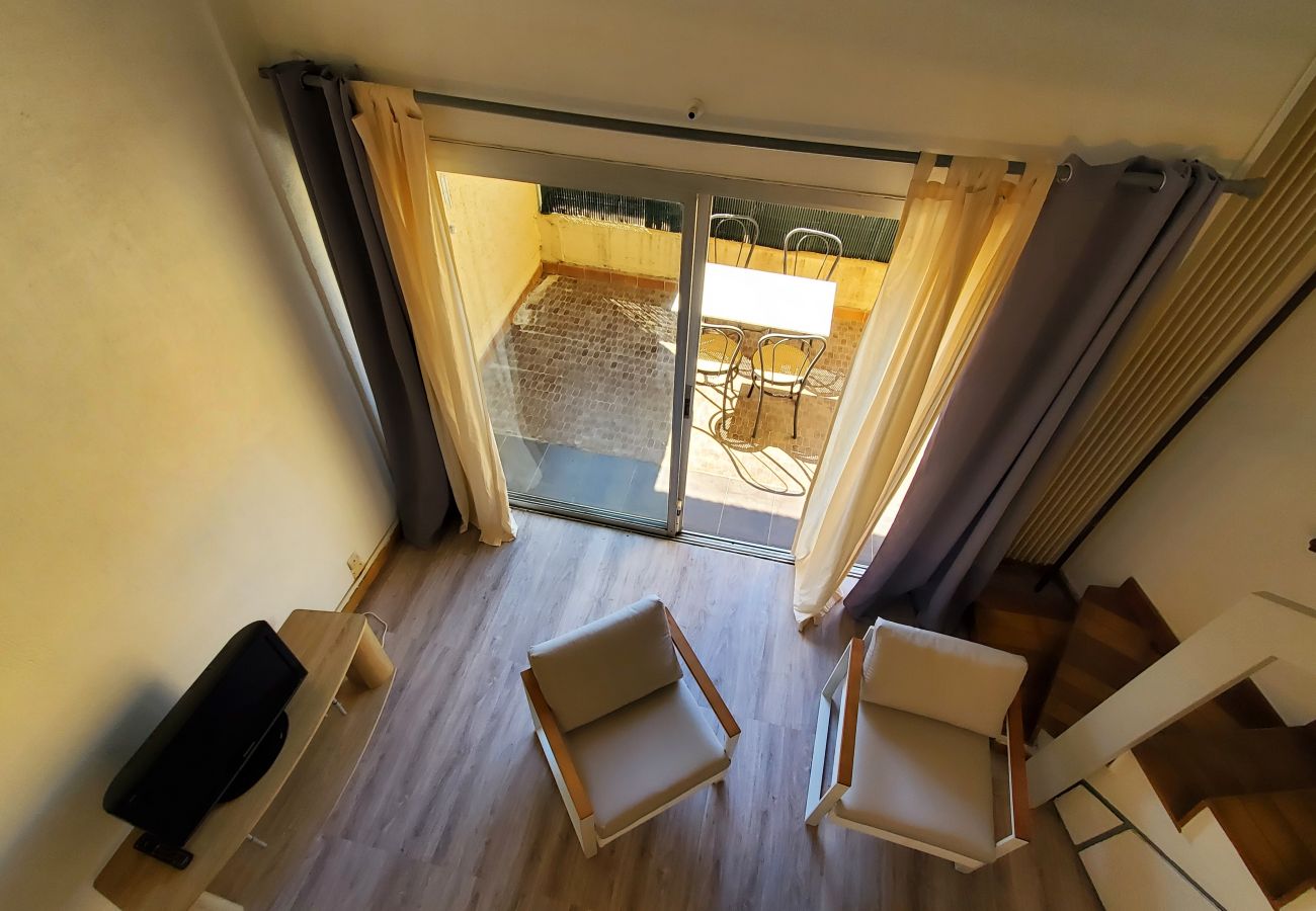 Appartement à Fréjus - FREJUS PLAGE A 50m du front de mer et des plages, duplex de 32m2 avec terrasse capacité 2 personnes 