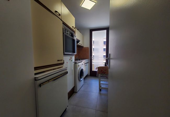 Appartement à Fréjus - MIOUGRANO Joli T2 climatisé  4 personnes 300m Plage, avec balcon, piscine, et parking en sous sol