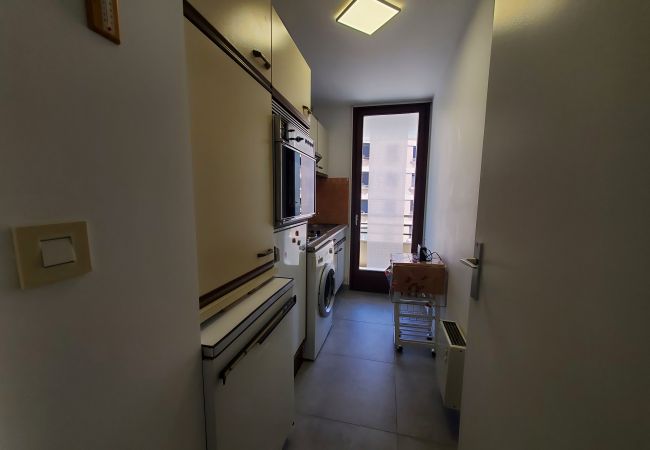 Appartement à Fréjus - MIOUGRANO Joli T2 climatisé  4 personnes 300m Plage, avec balcon, piscine, et parking en sous sol