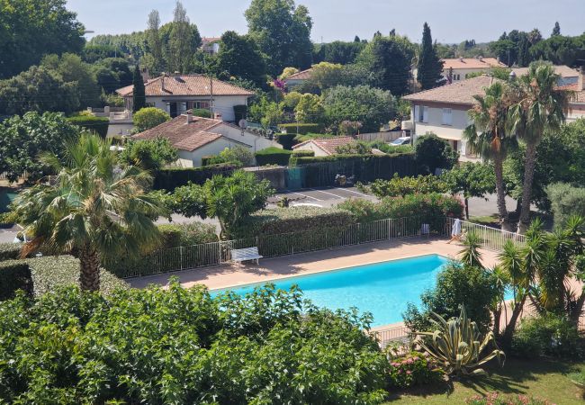  à Fréjus - Fréjus : Grand appartement climatisé de 95m2 pour 6 personnes dans résidence avec piscine à moins de 2km des plages