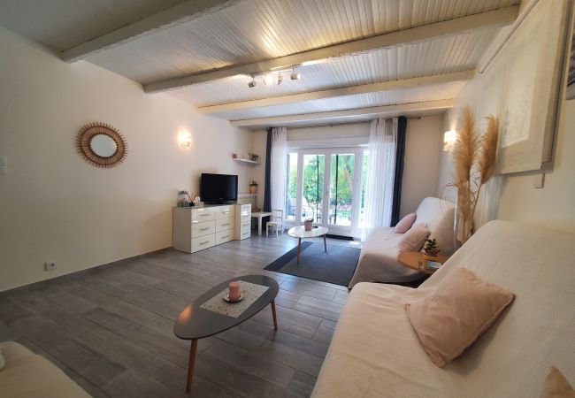 Appartement à Fréjus - MAGNIFIQUE T2 58m2 Climatisé PORT FREJUS 4/5 P dans quartier résidentiel, terrasse, au calme et proche de tout  Appartement à Fréjus - MAGNIFIQUE T2 58m2 Climatisé PORT FREJUS 4/5 P dans quartier résidentiel, terrasse, au calme et proche de tout