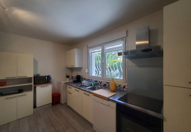 Appartement à Fréjus - MAGNIFIQUE T2 58m2 Climatisé PORT FREJUS 4/5 P dans quartier résidentiel, terrasse, au calme et proche de tout  Appartement à Fréjus - MAGNIFIQUE T2 58m2 Climatisé PORT FREJUS 4/5 P dans quartier résidentiel, terrasse, au calme et proche de tout
