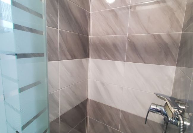 Appartement à Fréjus - MAGNIFIQUE T2 58m2 Climatisé PORT FREJUS 4/5 P dans quartier résidentiel, terrasse, au calme et proche de tout  Appartement à Fréjus - MAGNIFIQUE T2 58m2 Climatisé PORT FREJUS 4/5 P dans quartier résidentiel, terrasse, au calme et proche de tout