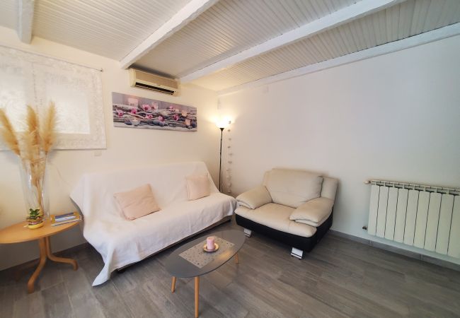 Appartement à Fréjus - MAGNIFIQUE T2 58m2 Climatisé PORT FREJUS 4/5 P dans quartier résidentiel, terrasse, au calme et proche de tout  Appartement à Fréjus - MAGNIFIQUE T2 58m2 Climatisé PORT FREJUS 4/5 P dans quartier résidentiel, terrasse, au calme et proche de tout