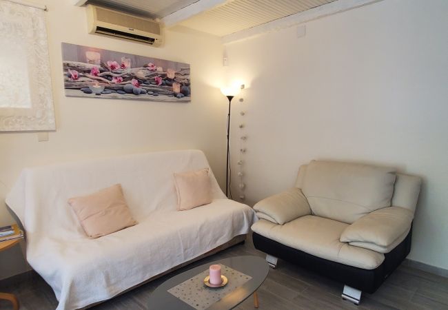 Appartement à Fréjus - MAGNIFIQUE T2 58m2 Climatisé PORT FREJUS 4/5 P dans quartier résidentiel, terrasse, au calme et proche de tout  Appartement à Fréjus - MAGNIFIQUE T2 58m2 Climatisé PORT FREJUS 4/5 P dans quartier résidentiel, terrasse, au calme et proche de tout