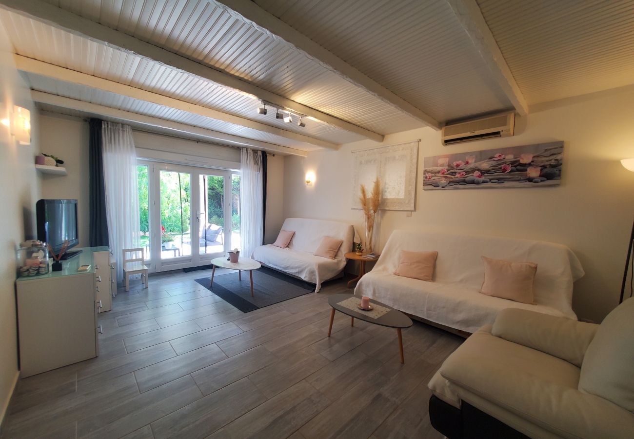 Appartement à Fréjus - MAGNIFIQUE T2 58m2 Climatisé PORT FREJUS 4/5 P dans quartier résidentiel, terrasse, au calme et proche de tout 