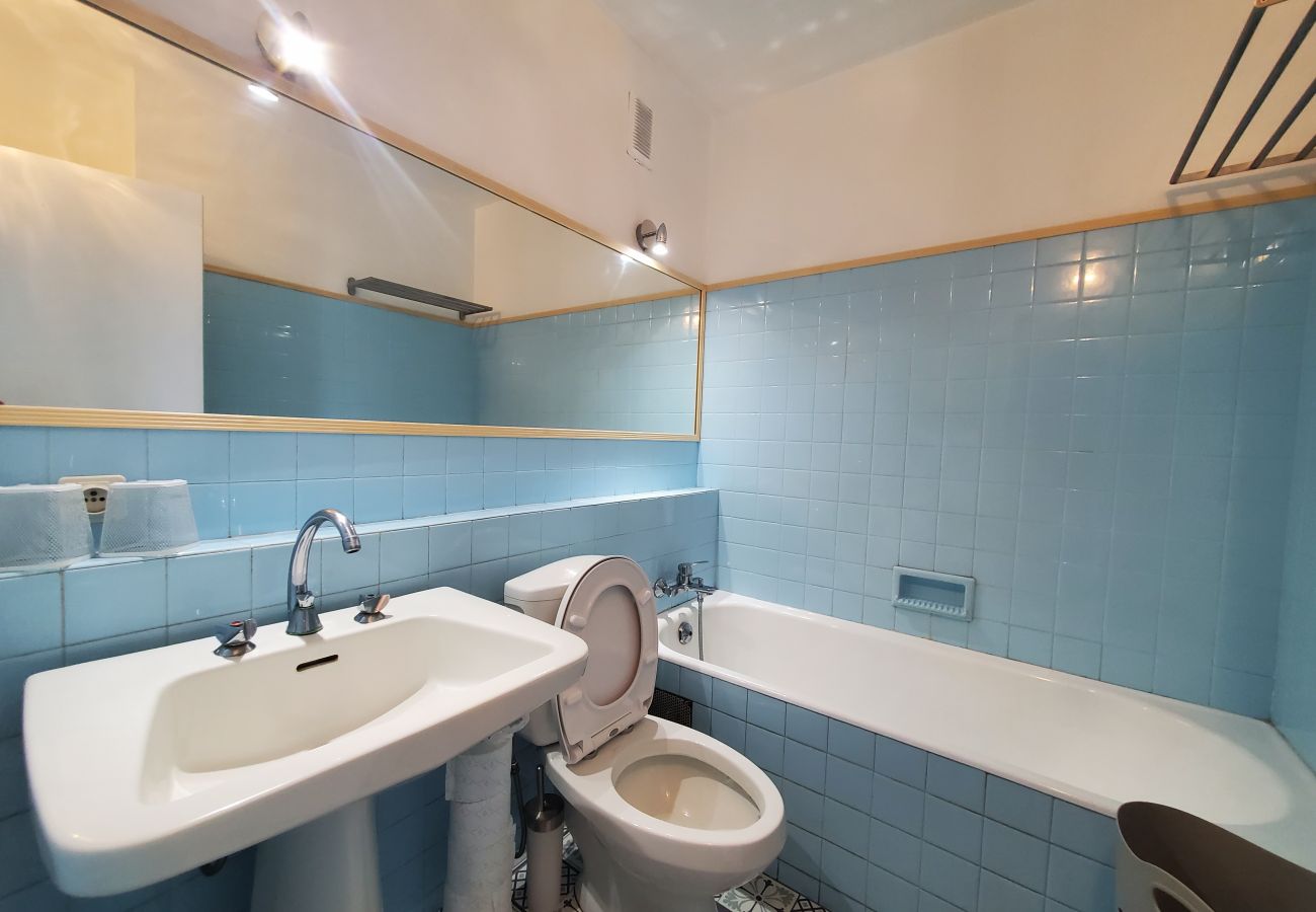 Appartement à Fréjus - FREJUS PLAGE Tour Méditerranée 10e Etage T2 Vue mer 180° Parking