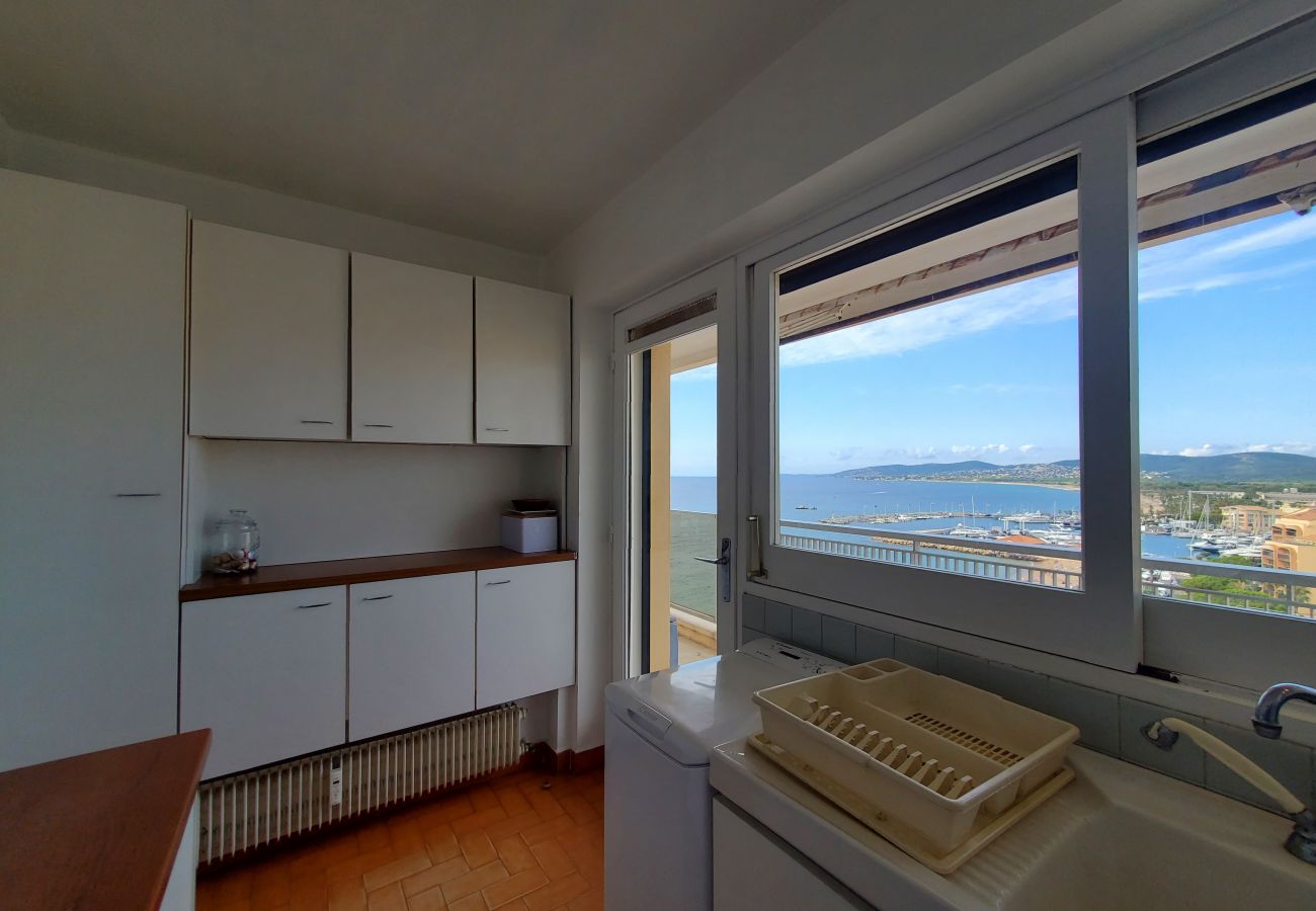 Appartement à Fréjus - FREJUS PLAGE Tour Méditerranée 10e Etage T2 Vue mer 180° Parking