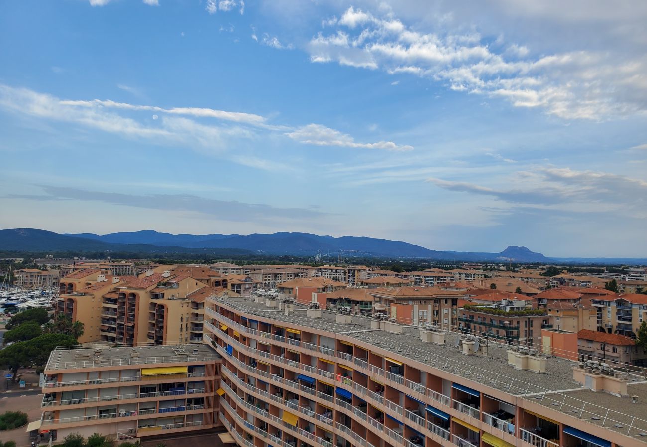Appartement à Fréjus - FREJUS PLAGE Tour Méditerranée 10e Etage T2 Vue mer 180° Parking