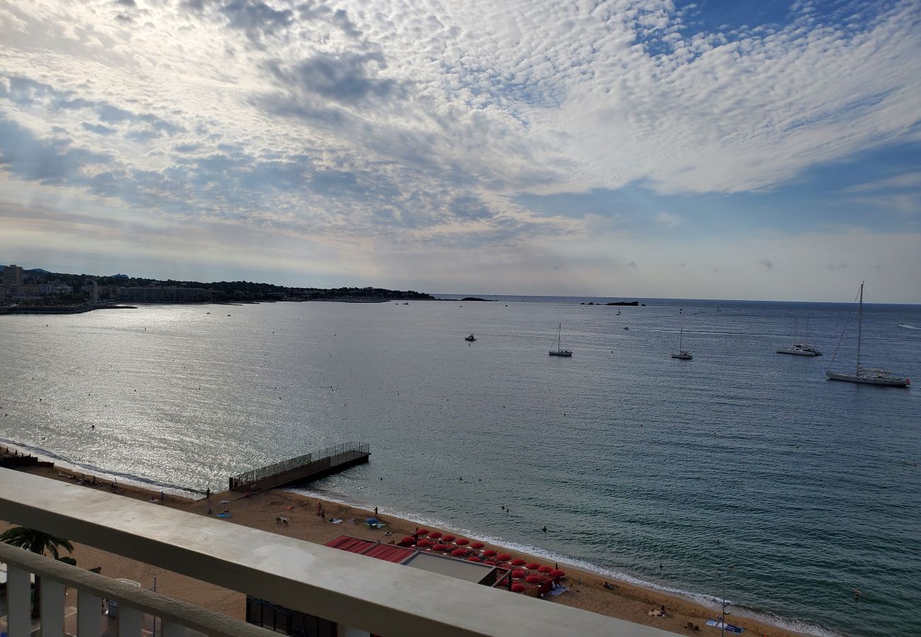Appartement à Fréjus - FREJUS PLAGE Tour Méditerranée 10e Etage T2 Vue mer 180° Parking
