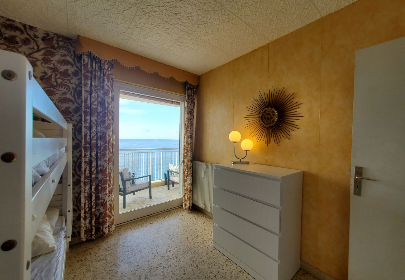 Appartement à Fréjus - FREJUS PLAGE Tour Méditerranée 10e Etage T2 Vue mer 180° Parking