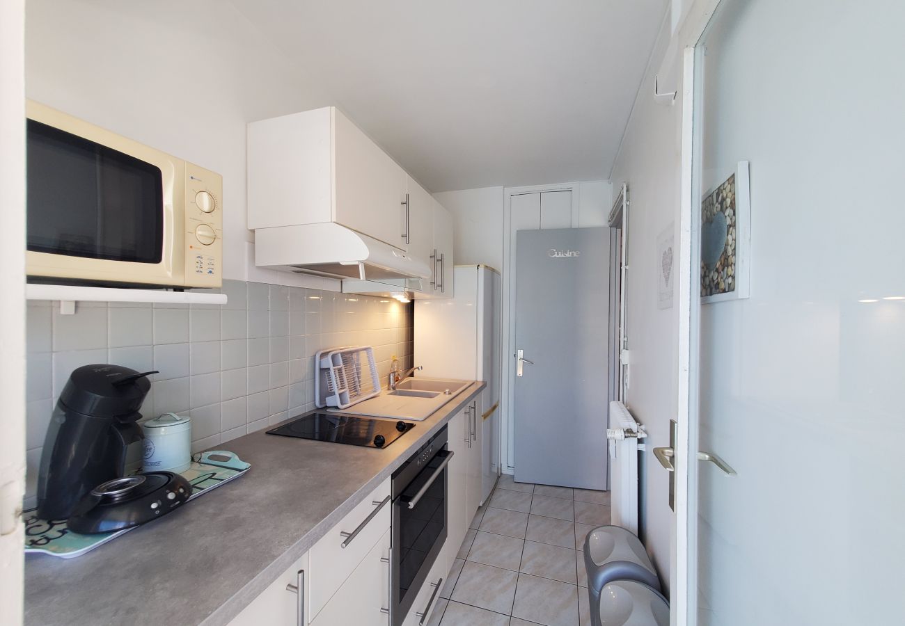 Studio à Fréjus - FREJUS PLAGE T1 26m2 climatisé Balcon 10m2 fermé vue mer Parking 50m plage
