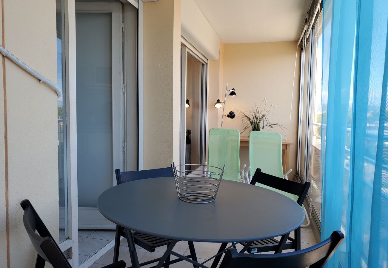 Studio à Fréjus - FREJUS PLAGE T1 26m2 climatisé Balcon 10m2 fermé vue mer Parking 50m plage