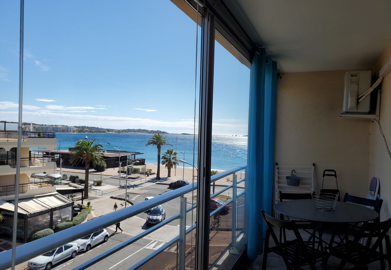 Studio à Fréjus - FREJUS PLAGE T1 26m2 climatisé Balcon 10m2 fermé vue mer Parking 50m plage