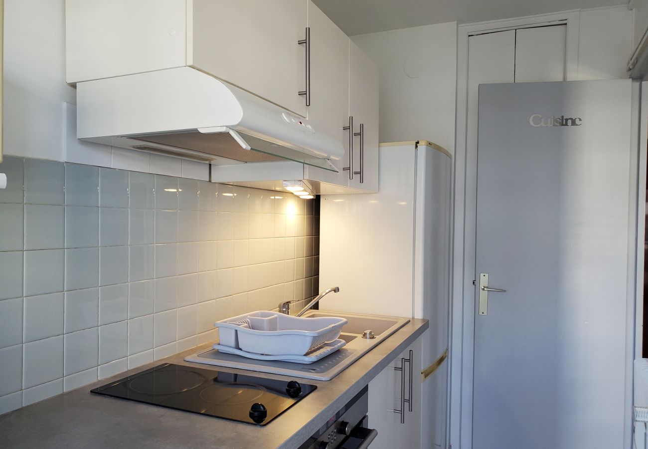 Studio à Fréjus - FREJUS PLAGE T1 26m2 climatisé Balcon 10m2 fermé vue mer Parking 50m plage