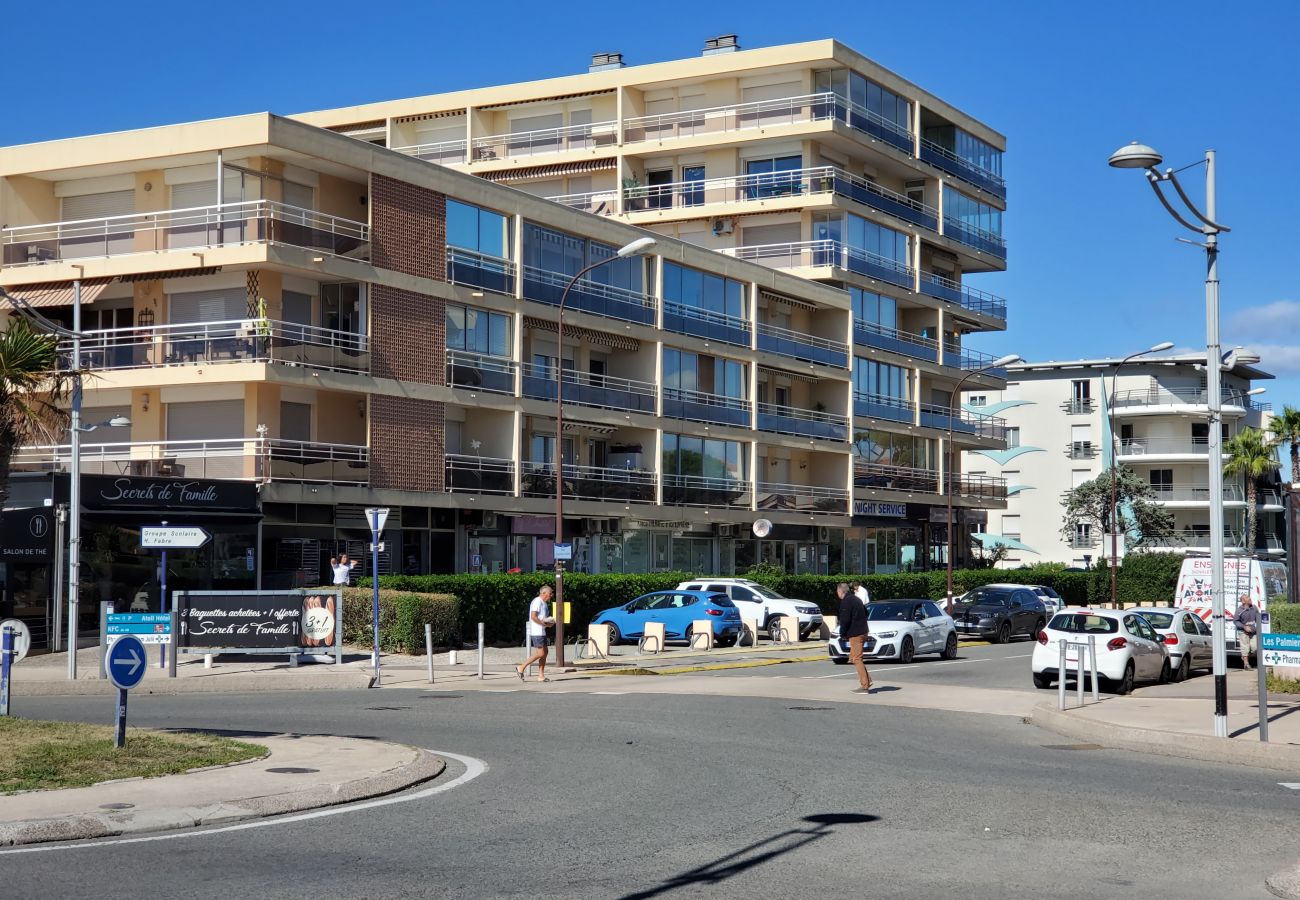 Studio à Fréjus - FREJUS PLAGE T1 26m2 climatisé Balcon 10m2 fermé vue mer Parking 50m plage