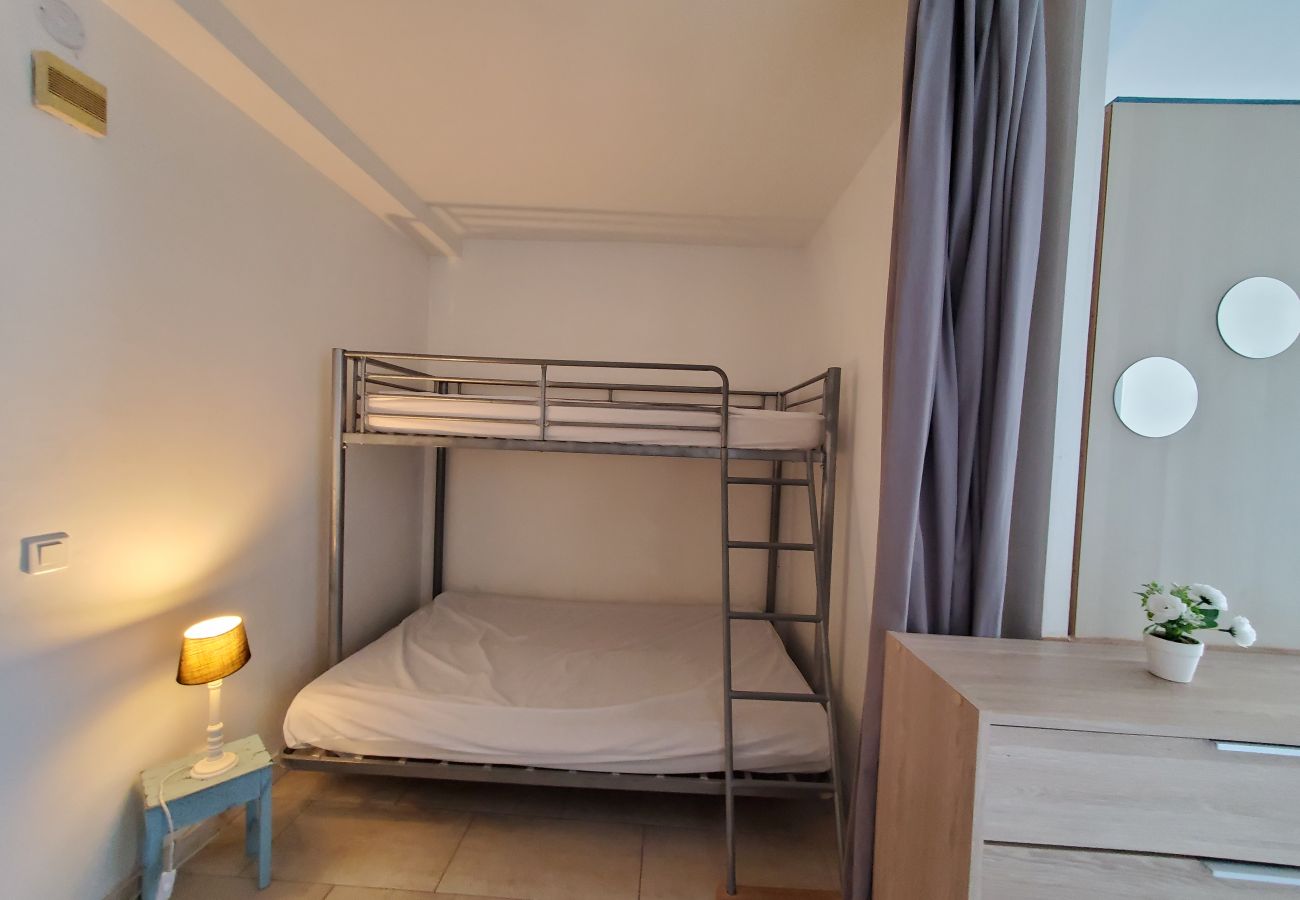 Studio à Fréjus - FREJUS PLAGE T1 26m2 climatisé Balcon 10m2 fermé vue mer Parking 50m plage