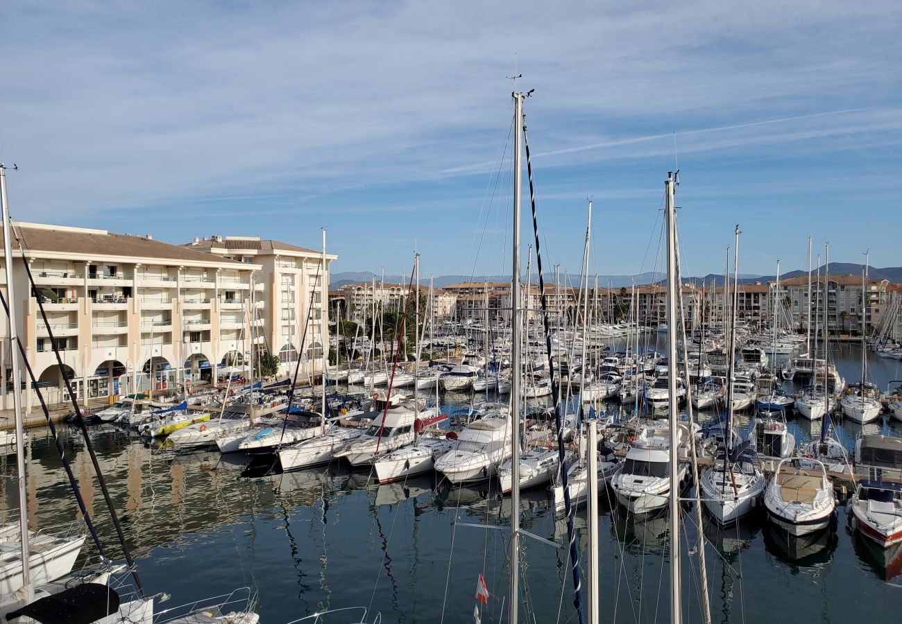 Appartement à Fréjus - CAP HERMES T2 climatisé de 40m2 avec balcon vue Port 4 Personnes Parking en sous-sol