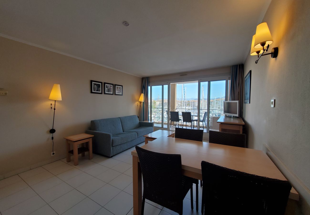 Appartement à Fréjus - CAP HERMES T2 climatisé de 40m2 avec balcon vue Port 4 Personnes Parking en sous-sol