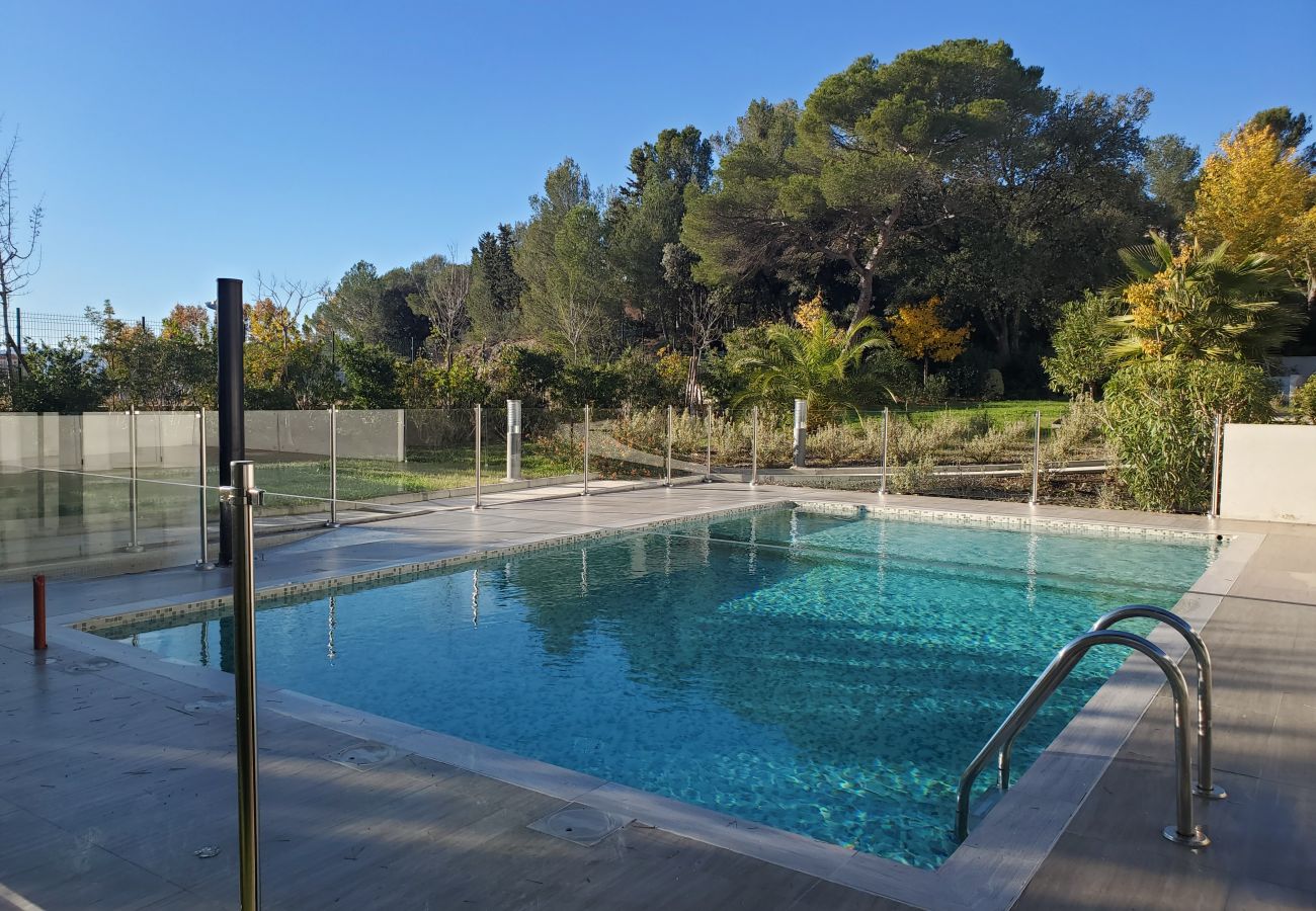 Studio à Saint Raphael - St RAPHAEL Studio 30m2 Climatisé 4 personne Piscine Parking avec borne de recharge