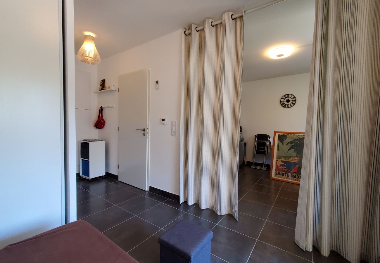 Studio à Saint Raphael - St RAPHAEL Studio 30m2 Climatisé Piscine Parking
