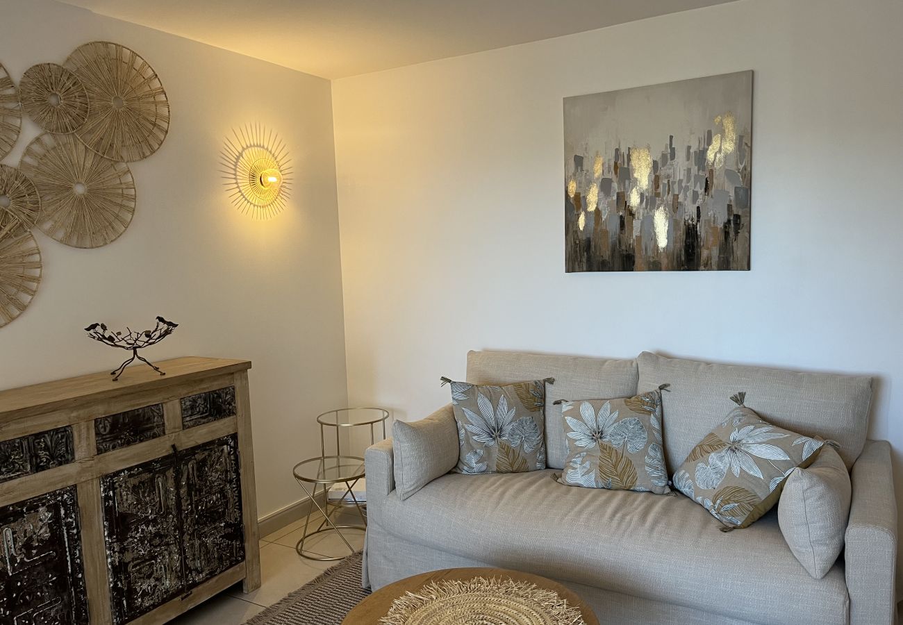 Appartement à Fréjus - Port Fréjus EST limite Fréjus Plage Le Capitole T2 35m2 Climatisé Balcon vue Mer Wifi Parking 4 Personnes