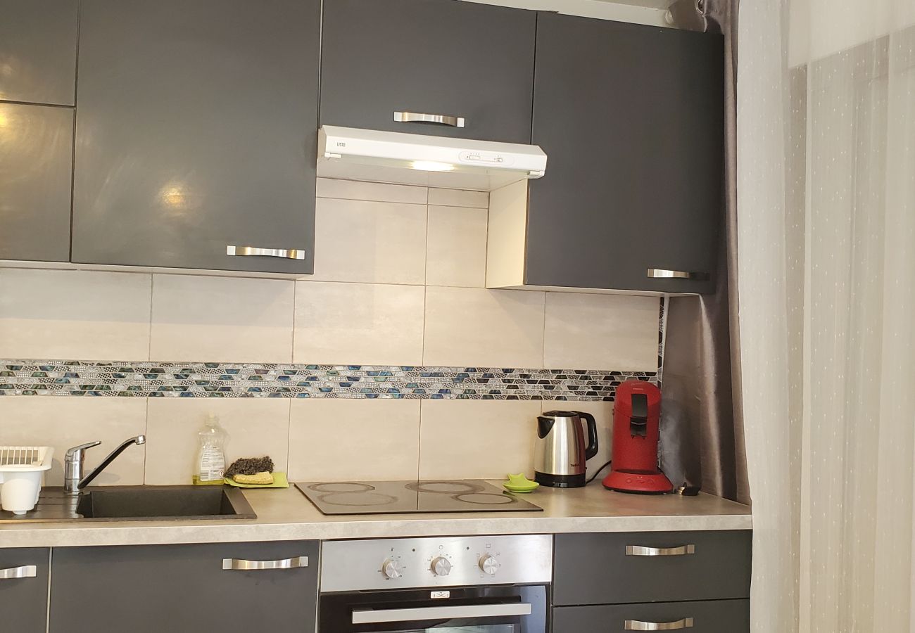 Appartement à Fréjus - Résidence OPEN, Grand T2 de 47m2, climatisé, 6 couchages, piscine, plages à 150m, parking privé