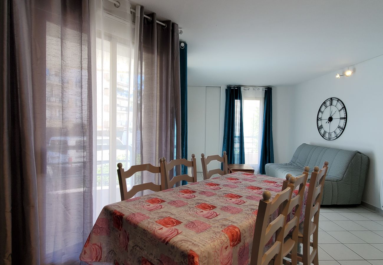 Appartement à Fréjus - Résidence OPEN, Grand T2 de 47m2, climatisé, 6 couchages, piscine, plages à 150m, parking privé