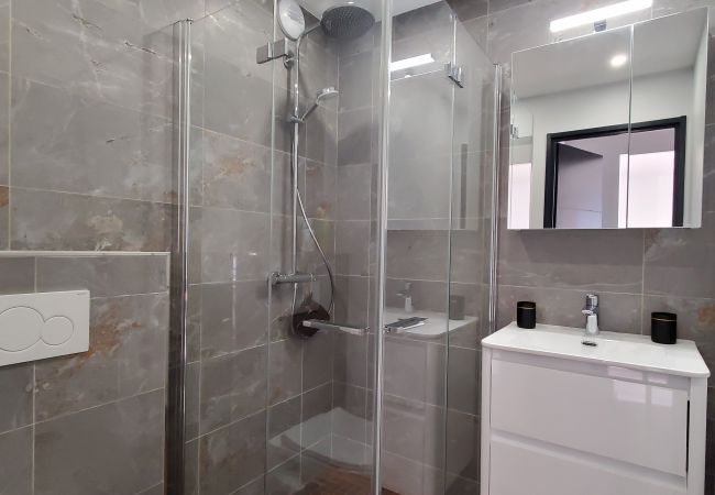 Appartement à Fréjus - Fréjus-Plage, Vue mer, T2, 38m2, 4 personnes, refait à neuf, clim, magnifique  Appartement à Fréjus - Fréjus-Plage, Vue mer, T2, 38m2, 4 personnes, refait à neuf, clim, magnifique