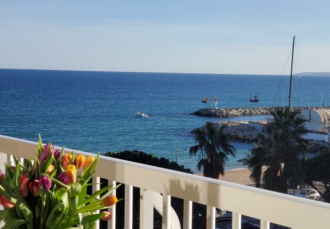 Appartement à Fréjus - Fréjus-Plage, Vue mer, T2, 38m2, 4 personnes, refait à neuf, clim, magnifique  Appartement à Fréjus - Fréjus-Plage, Vue mer, T2, 38m2, 4 personnes, refait à neuf, clim, magnifique