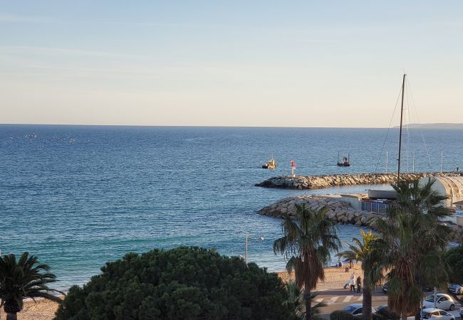 Appartement à Fréjus - Fréjus-Plage, Vue mer, T2, 38m2, 4 personnes, refait à neuf, clim, magnifique  Appartement à Fréjus - Fréjus-Plage, Vue mer, T2, 38m2, 4 personnes, refait à neuf, clim, magnifique