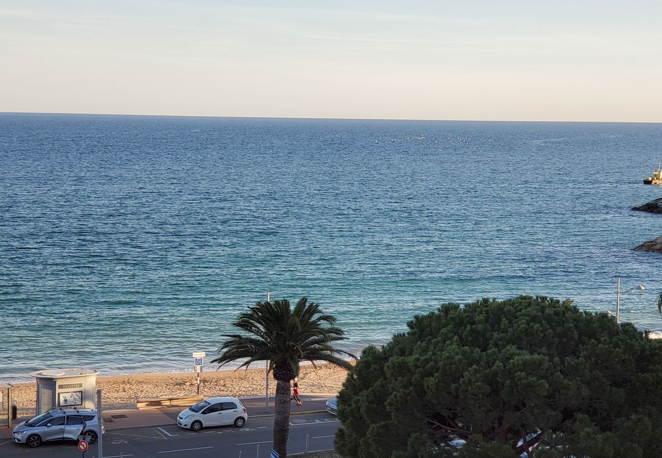 Appartement à Fréjus - Fréjus-Plage, Vue mer, T2, 38m2, 4 personnes, refait à neuf, clim, magnifique 