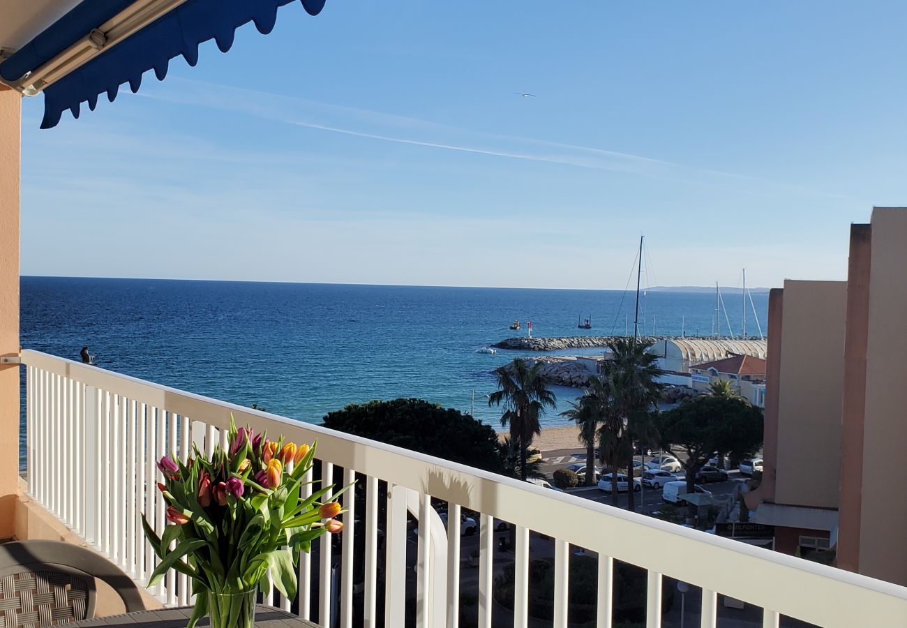 Appartement à Fréjus - Fréjus-Plage, Vue mer, T2, 38m2, 4 personnes, refait à neuf, clim, magnifique 