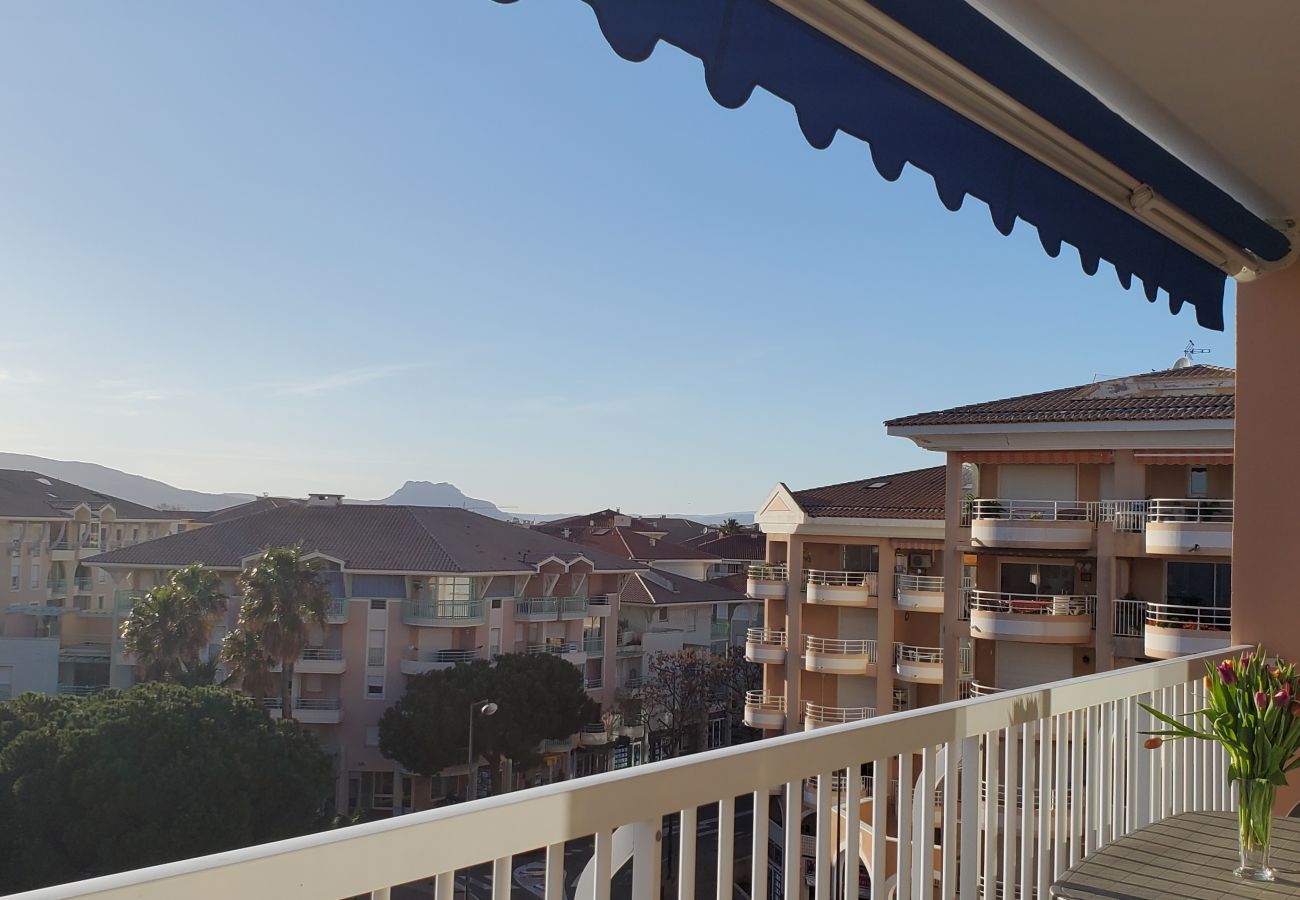 Appartement à Fréjus - Fréjus-Plage, Vue mer, T2, 38m2, 4 personnes, refait à neuf, clim, magnifique 