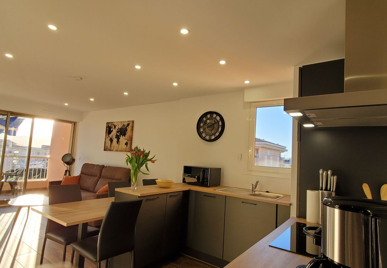 Appartement à Fréjus - Fréjus-Plage, Vue mer, T2, 38m2, 4 personnes, refait à neuf, clim, magnifique 