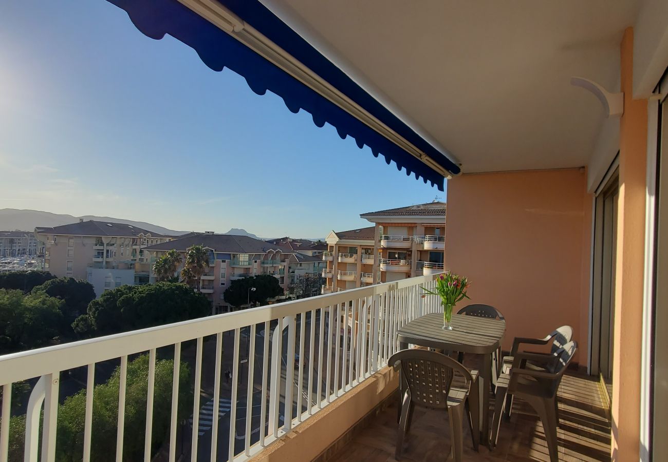 Appartement à Fréjus - Fréjus-Plage, Vue mer, T2, 38m2, 4 personnes, refait à neuf, clim, magnifique 