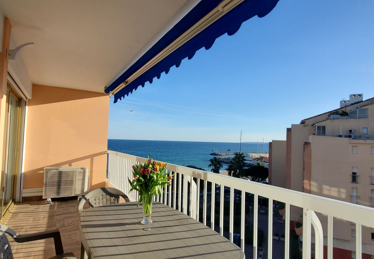 Appartement à Fréjus - Fréjus-Plage, Vue mer, T2, 38m2, 4 personnes, refait à neuf, clim, magnifique 